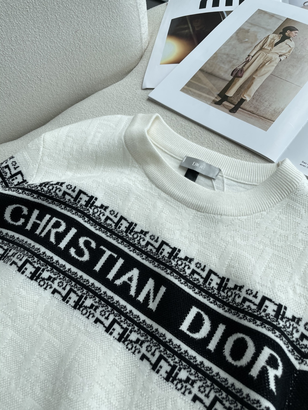 Dior 重磅推荐！2025aw秋冬新款 专柜同步 时尚经典基础款针织衫 秋冬必备款 采用针织衫加厚毛衣