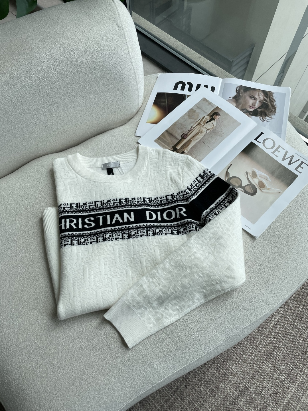 Dior 重磅推荐！2025aw秋冬新款 专柜同步 时尚经典基础款针织衫 秋冬必备款 采用针织衫加厚毛衣