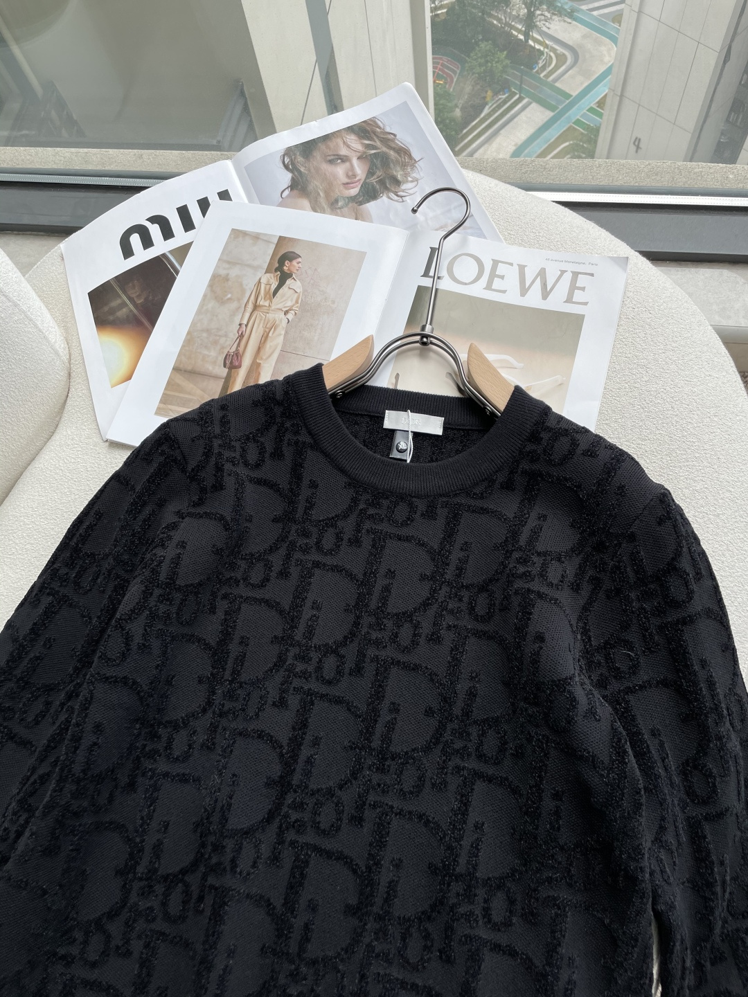 Dior 重磅推荐！2025aw秋冬新款 专柜同步 时尚经典基础款针织衫 秋冬必备款 采用针织衫加厚毛衣