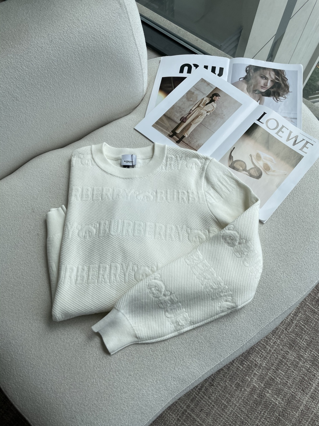 BUR 重磅推荐！2025aw秋冬新款 专柜同步 时尚经典基础款针织衫 秋冬必备款 采用针织衫加厚毛衣，