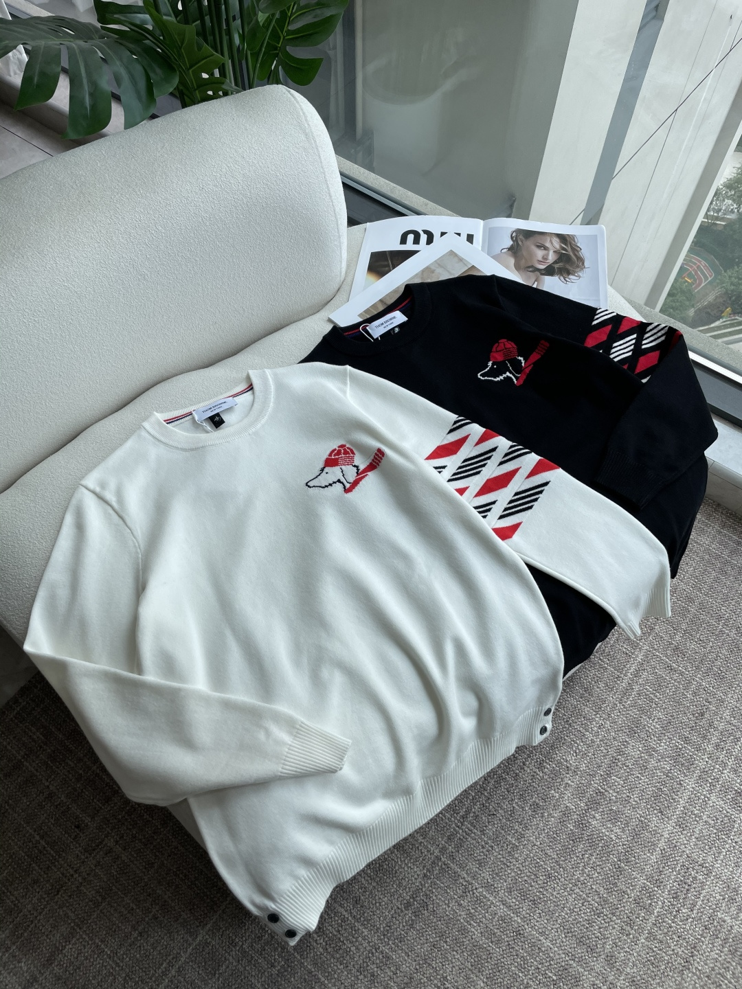 TB 重磅推荐！2025aw秋冬新款 专柜同步 时尚经典基础款针织衫 秋冬必备款 采用针织衫加厚毛衣，精