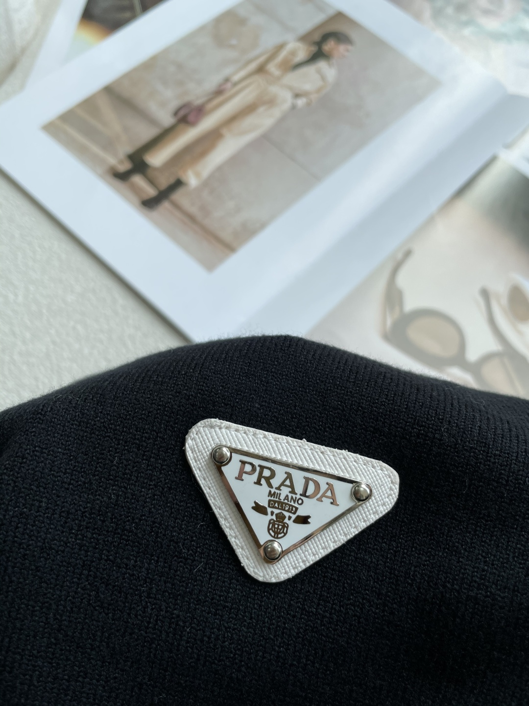 Prad 重磅推荐！2025aw秋冬新款 专柜同步 时尚经典基础款针织衫 秋冬必备款 采用针织衫加厚毛衣