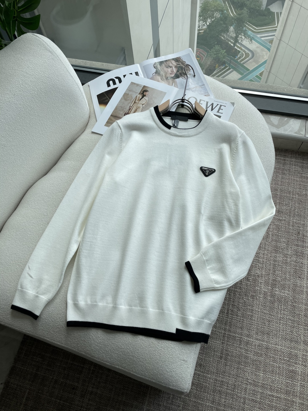 Prad 重磅推荐！2025aw秋冬新款 专柜同步 时尚经典基础款针织衫 秋冬必备款 采用针织衫加厚毛衣