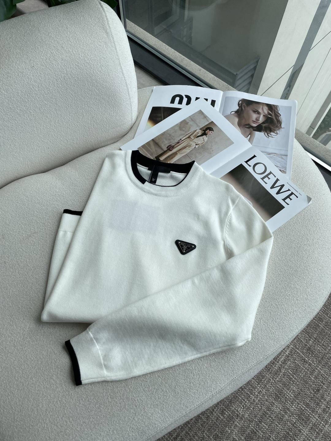 Prad 重磅推荐！2025aw秋冬新款 专柜同步 时尚经典基础款针织衫 秋冬必备款 采用针织衫加厚毛衣