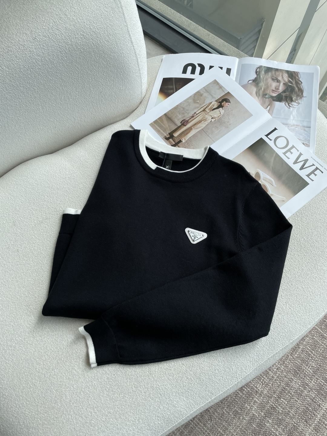 Prad 重磅推荐！2025aw秋冬新款 专柜同步 时尚经典基础款针织衫 秋冬必备款 采用针织衫加厚毛衣