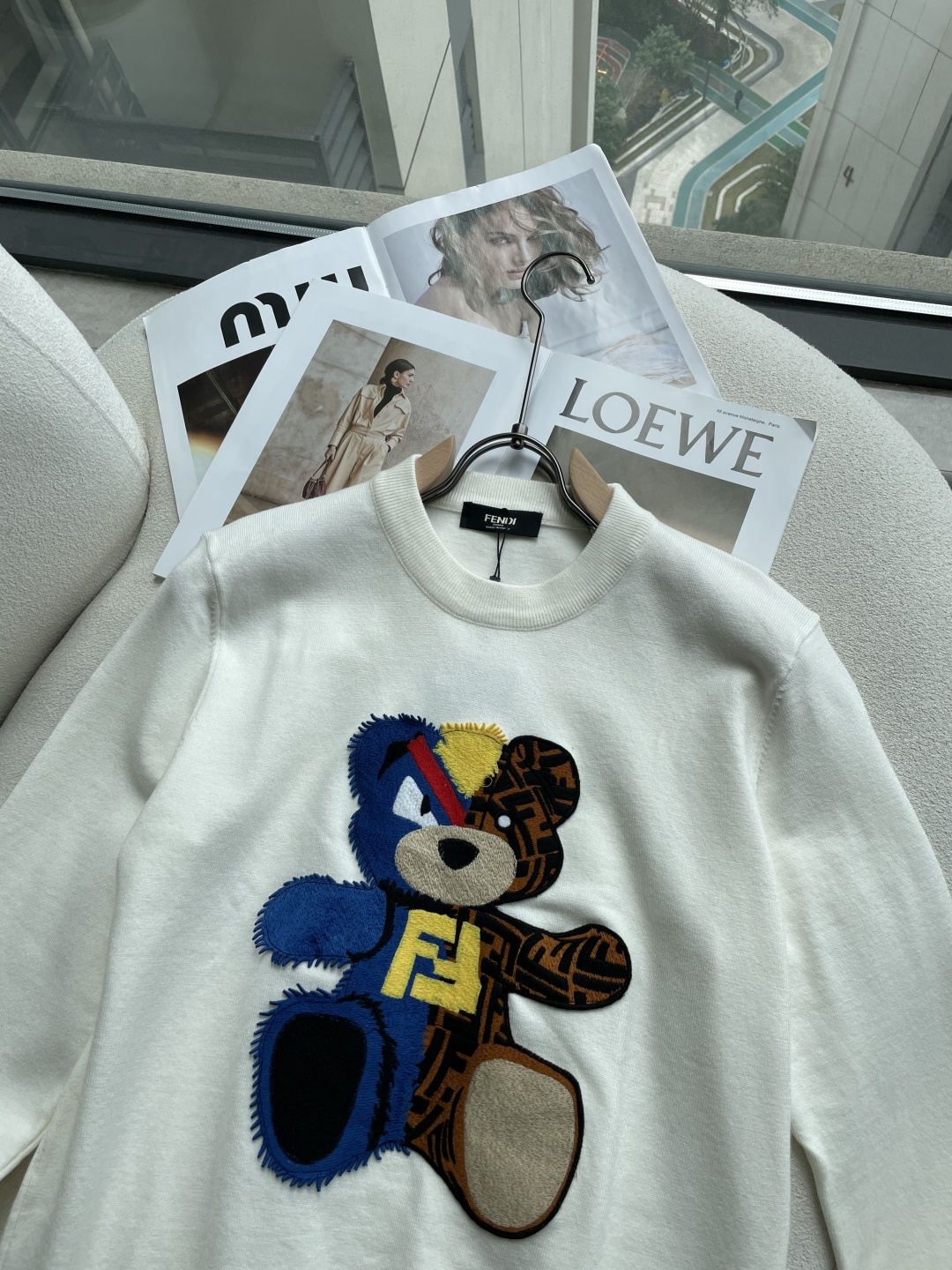 FD 重磅推荐！2025aw秋冬新款 专柜同步 时尚经典基础款针织衫 秋冬必备款 采用针织衫加厚毛衣，精