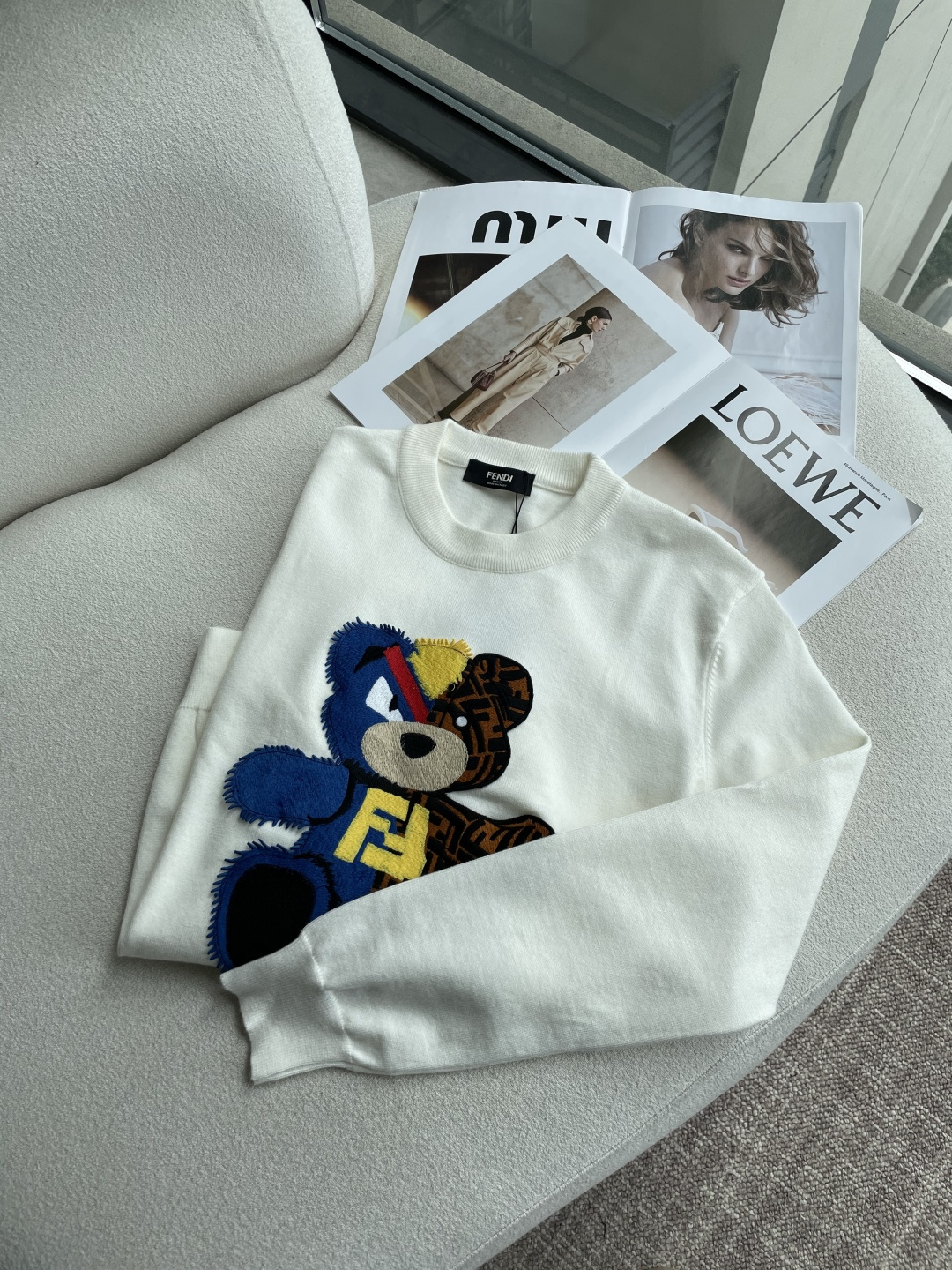 FD 重磅推荐！2025aw秋冬新款 专柜同步 时尚经典基础款针织衫 秋冬必备款 采用针织衫加厚毛衣，精