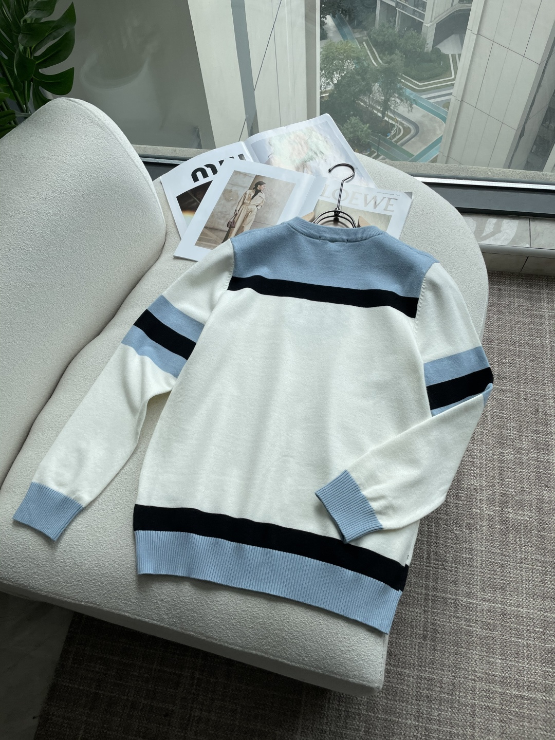 Lv 重磅推荐！2025aw秋冬新款 专柜同步 时尚经典基础款针织衫 秋冬必备款 采用针织衫加厚毛衣，精