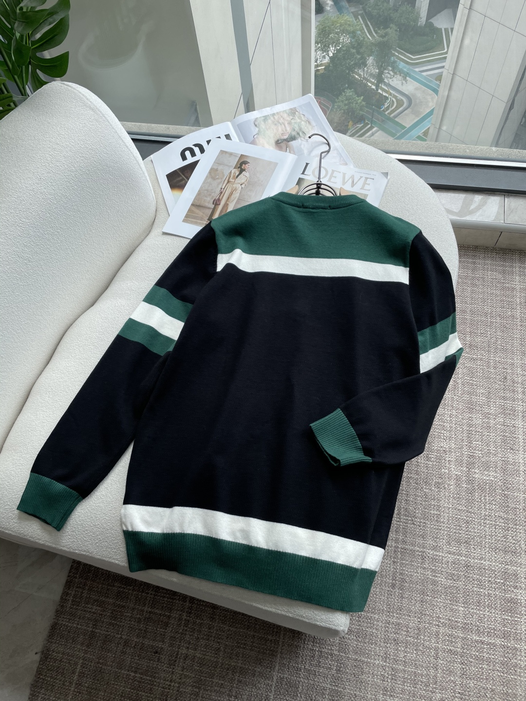 Lv 重磅推荐！2025aw秋冬新款 专柜同步 时尚经典基础款针织衫 秋冬必备款 采用针织衫加厚毛衣，精