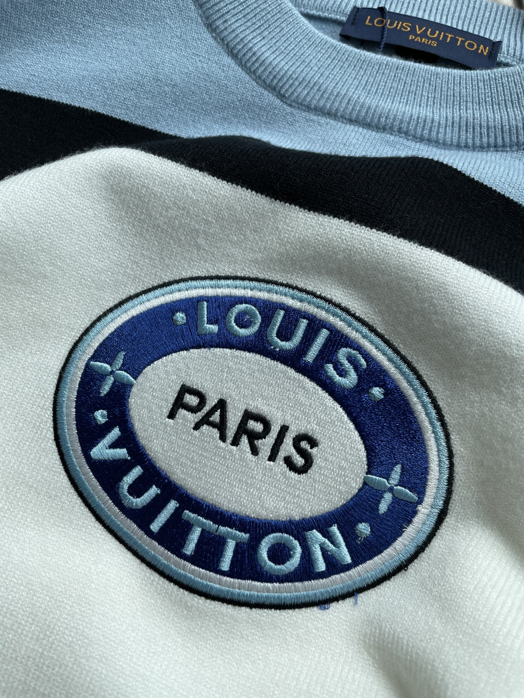 Lv 重磅推荐！2025aw秋冬新款 专柜同步 时尚经典基础款针织衫 秋冬必备款 采用针织衫加厚毛衣，精