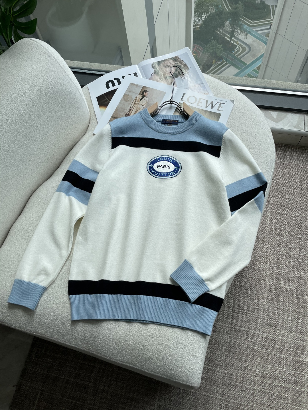 Lv 重磅推荐！2025aw秋冬新款 专柜同步 时尚经典基础款针织衫 秋冬必备款 采用针织衫加厚毛衣，精