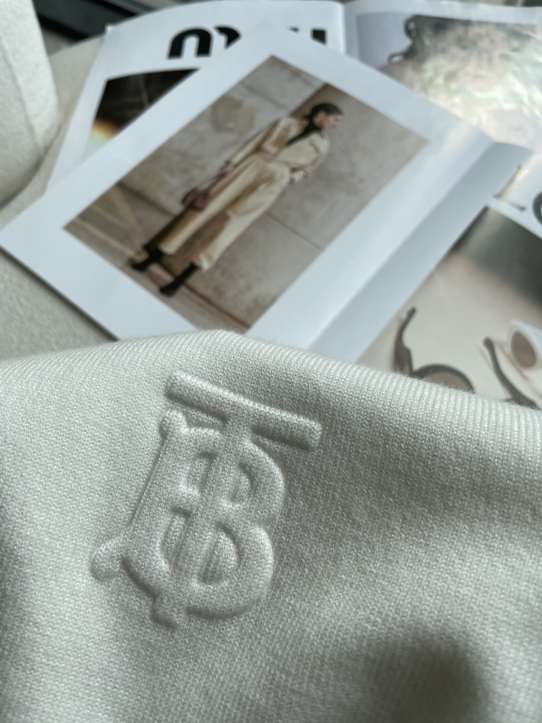 BUR 重磅推荐！2025aw秋冬新款 专柜同步 时尚经典基础款针织衫 秋冬必备款 采用针织衫加厚毛衣，