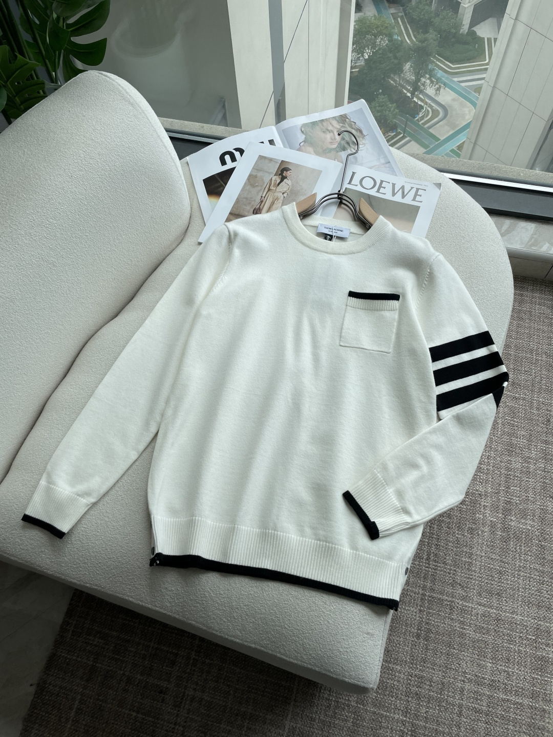 TB 重磅推荐！2025aw秋冬新款 专柜同步 时尚经典基础款针织衫 秋冬必备款 采用针织衫加厚毛衣，精