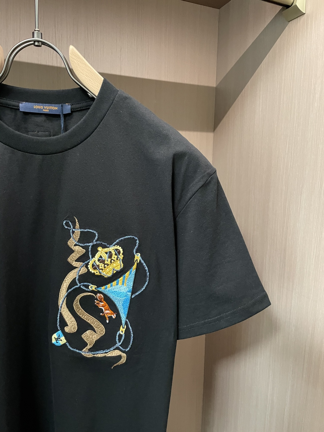 Lv 2026春夏新品 专柜同步上新！原版复刻，全品相 重工刺绣尺码S-XL