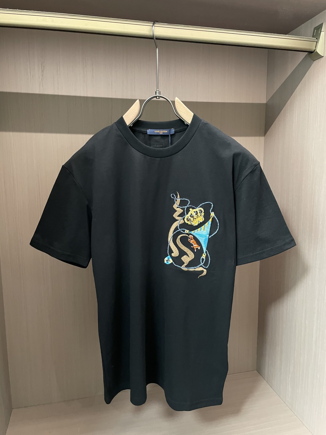 Lv 2026春夏新品 专柜同步上新！原版复刻，全品相 重工刺绣尺码S-XL