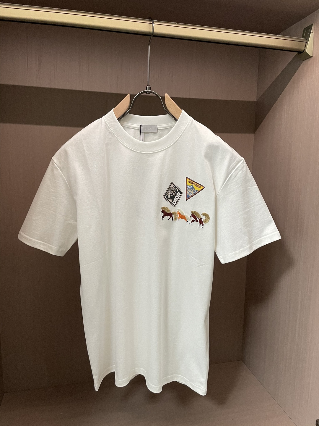 Lv 2026春夏新品 专柜同步上新！原版复刻，全品相 重工刺绣尺码S-XL