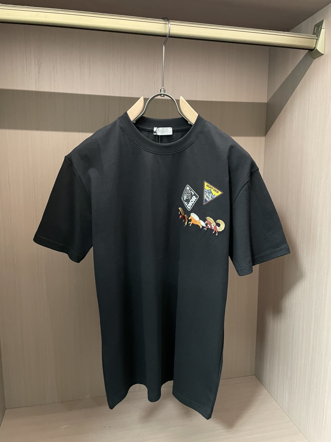 Lv 2026春夏新品 专柜同步上新！原版复刻，全品相 重工刺绣尺码S-XL