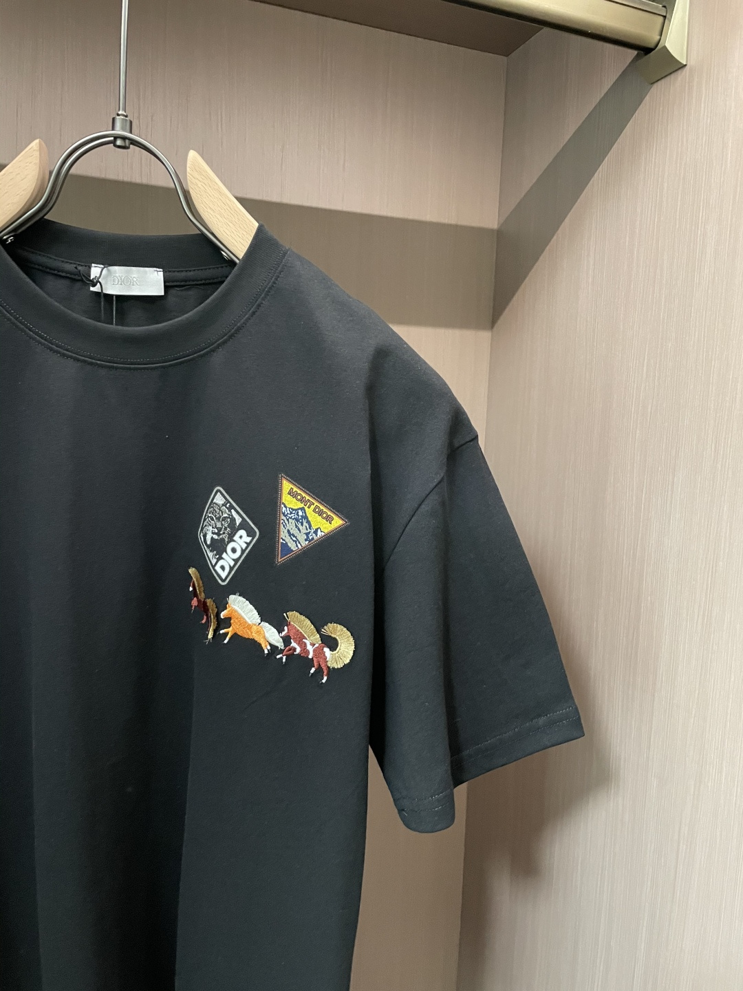 Lv 2026春夏新品 专柜同步上新！原版复刻，全品相 重工刺绣尺码S-XL