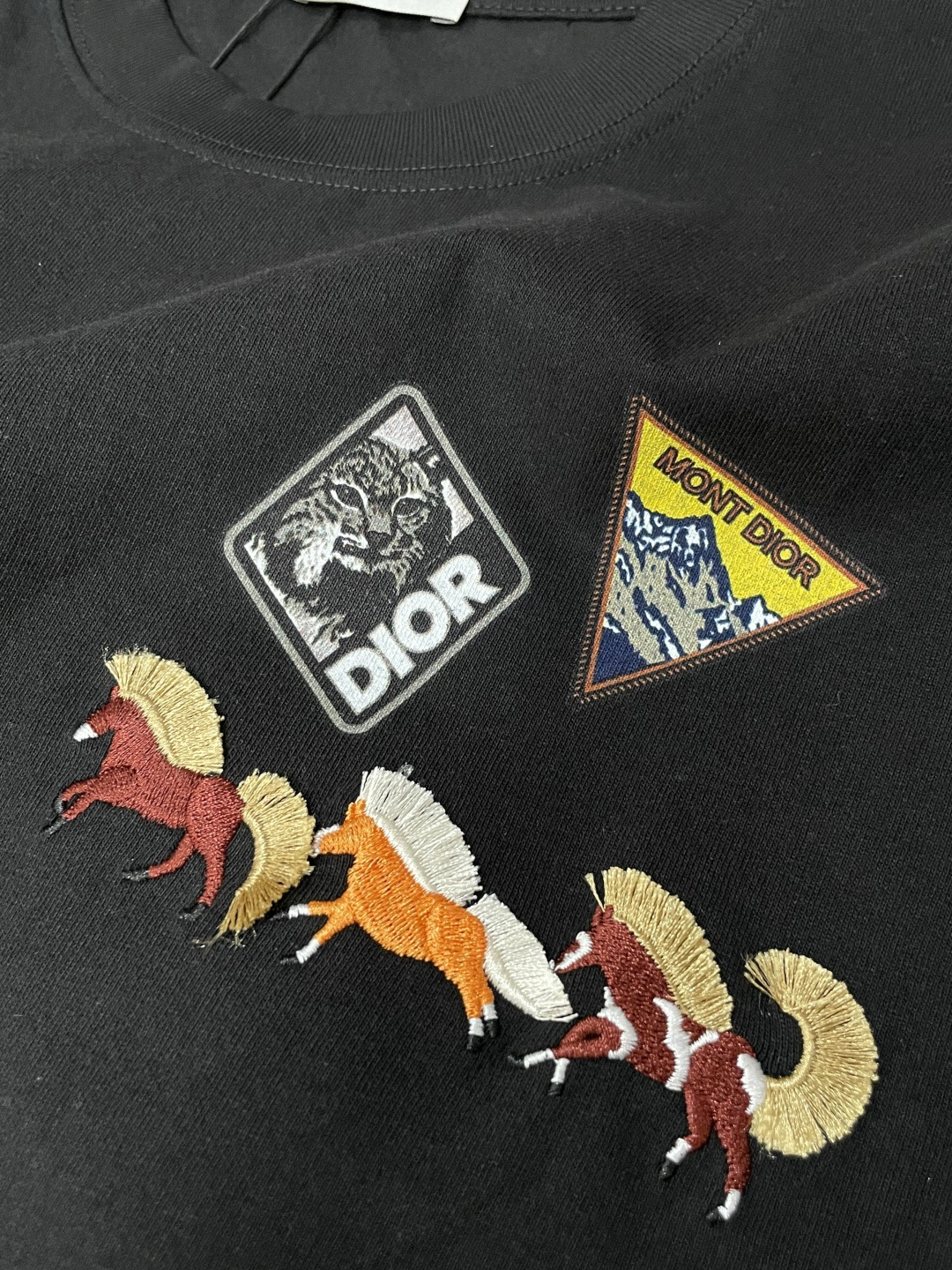 Lv 2026春夏新品 专柜同步上新！原版复刻，全品相 重工刺绣尺码S-XL