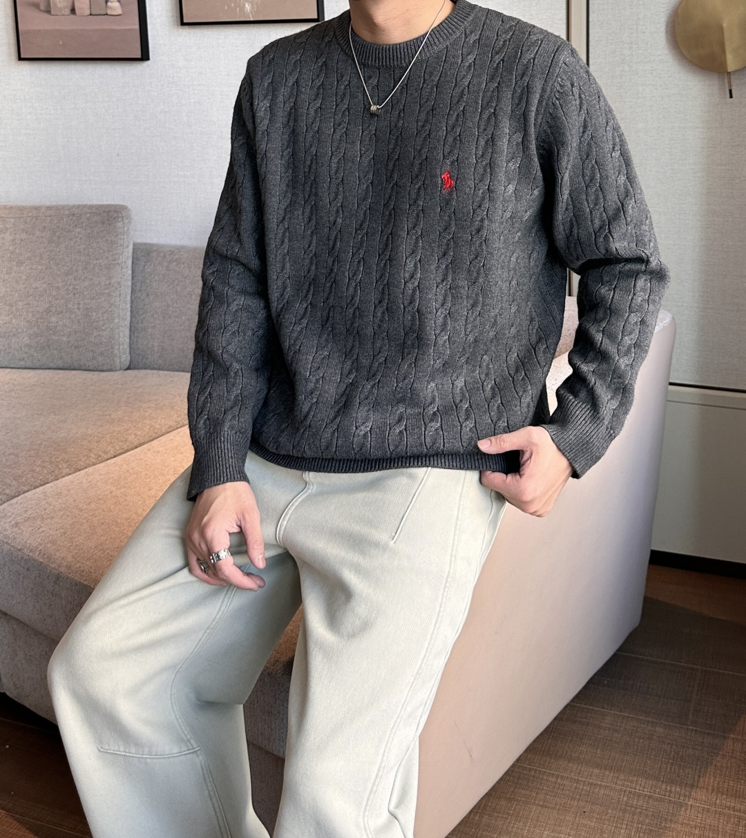 𝑹𝒂𝒍𝒑𝒉 𝑳𝒂𝒖𝒓𝒆𝒏 2025拉夫劳伦经典刺绣骑士小马logo纯色麻花针织毛衣男女同款！-面料采用高