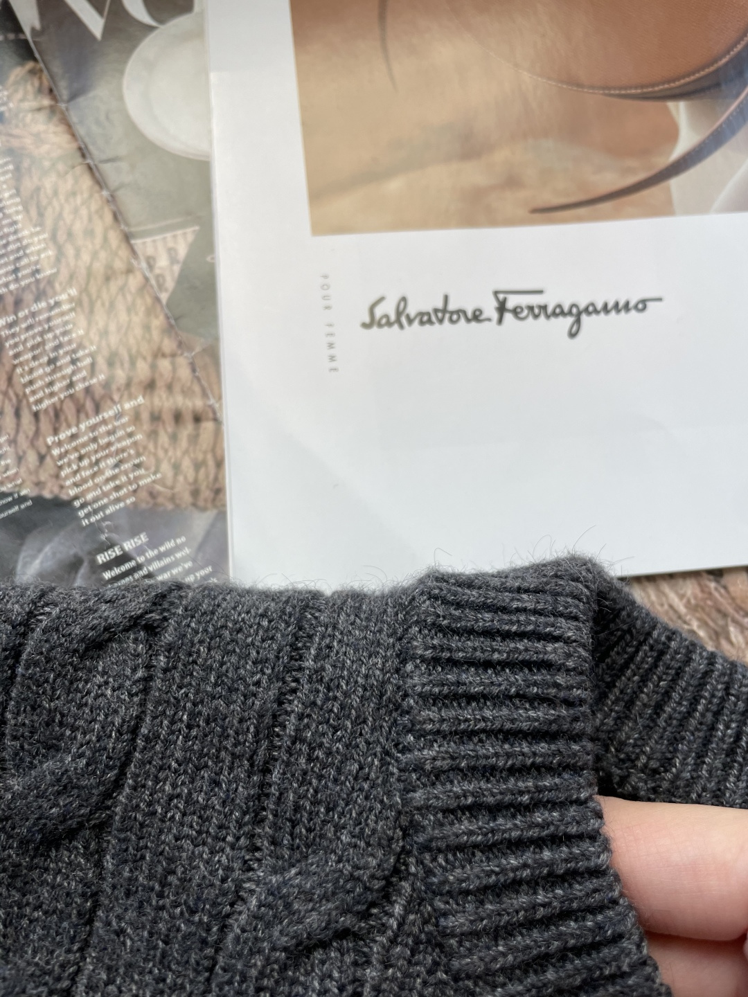 𝑹𝒂𝒍𝒑𝒉 𝑳𝒂𝒖𝒓𝒆𝒏 2025拉夫劳伦经典刺绣骑士小马logo纯色麻花针织毛衣男女同款！-面料采用高