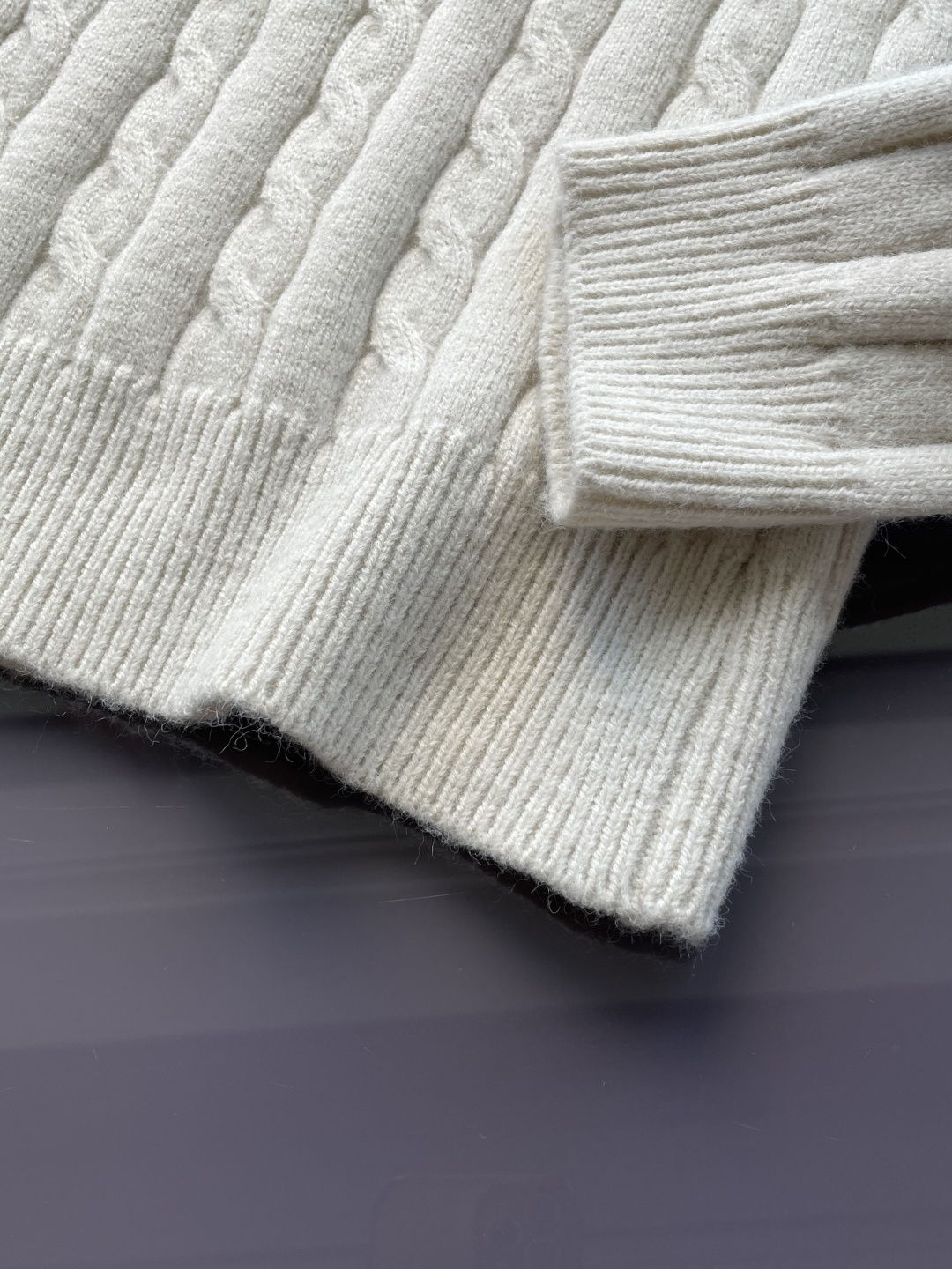 𝑹𝒂𝒍𝒑𝒉 𝑳𝒂𝒖𝒓𝒆𝒏 2025拉夫劳伦经典刺绣骑士小马logo纯色麻花针织毛衣男女同款！-面料采用高