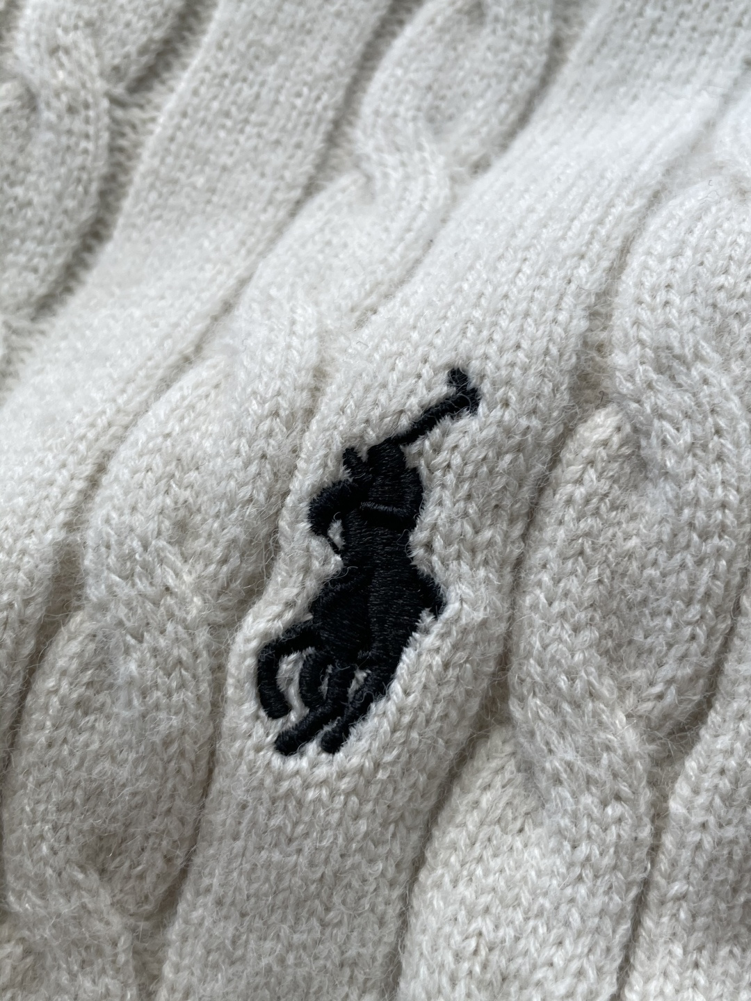 𝑹𝒂𝒍𝒑𝒉 𝑳𝒂𝒖𝒓𝒆𝒏 2025拉夫劳伦经典刺绣骑士小马logo纯色麻花针织毛衣男女同款！-面料采用高