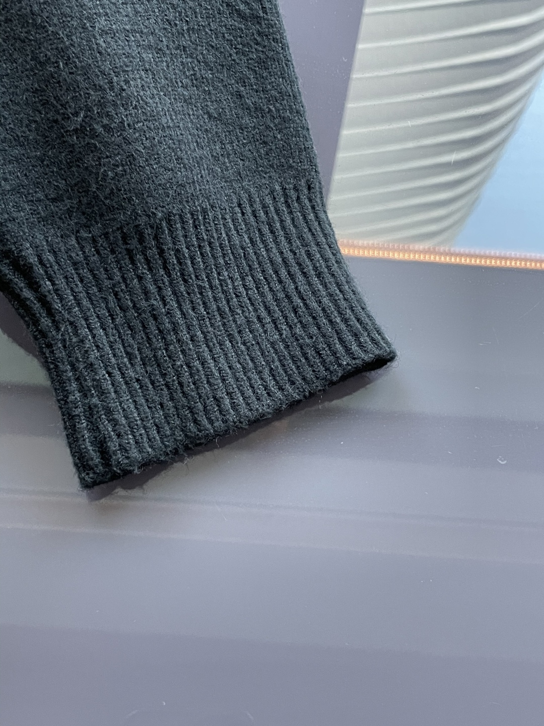 支持年后 TB 新款开衫针织毛衣！经典永不过时！外观简洁干净，秋日可以单穿，深冬最为内搭！定制进口高支数