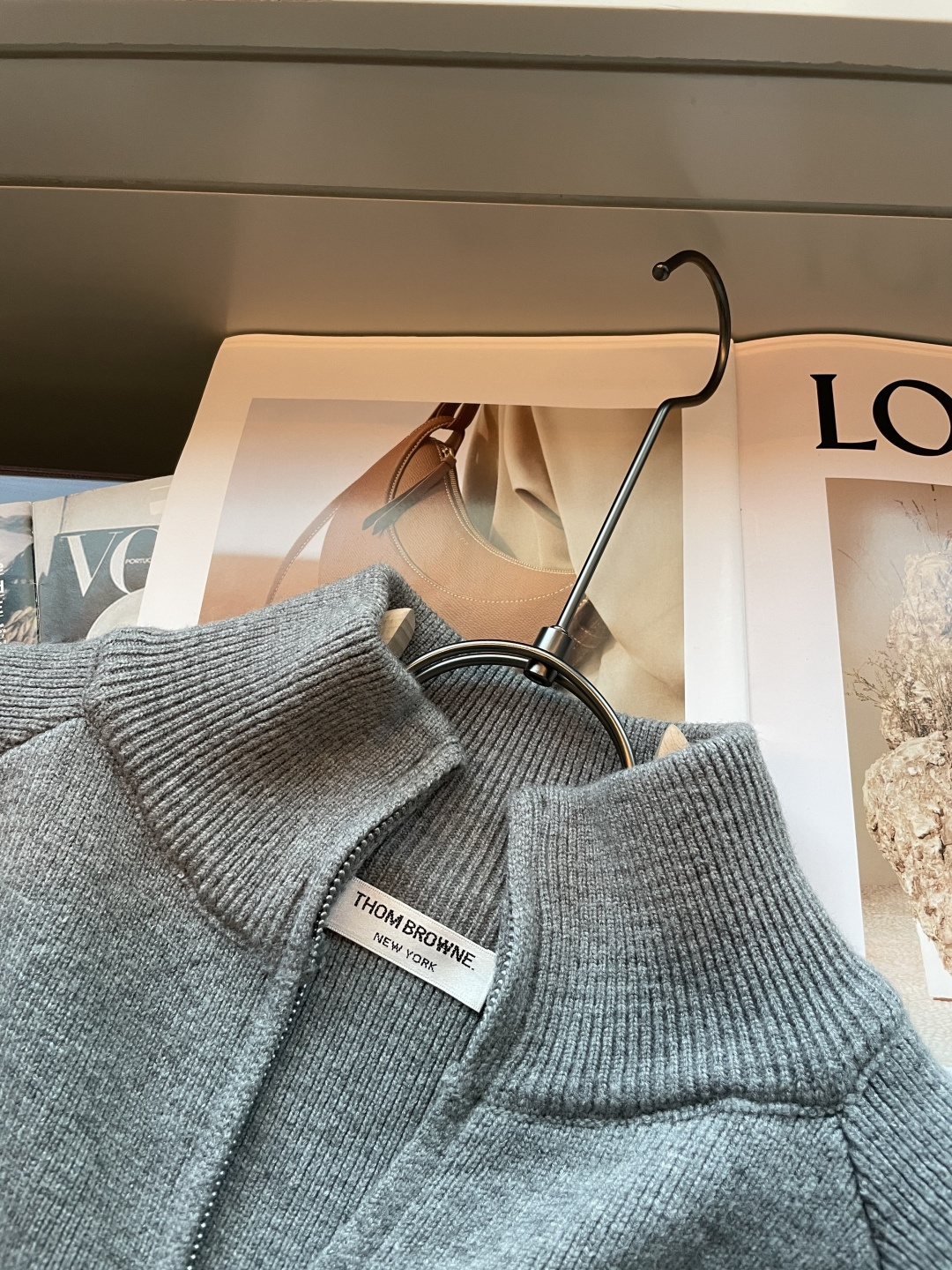 支持年后 TB 新款开衫针织毛衣！经典永不过时！外观简洁干净，秋日可以单穿，深冬最为内搭！定制进口高支数