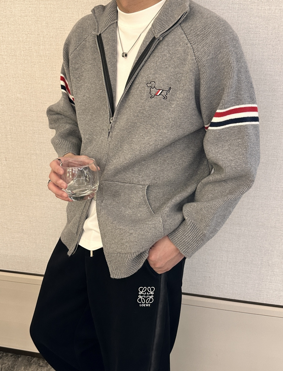 支持年后 TB 新款开衫针织毛衣！经典永不过时！外观简洁干净，秋日可以单穿，深冬最为内搭！定制进口高支数