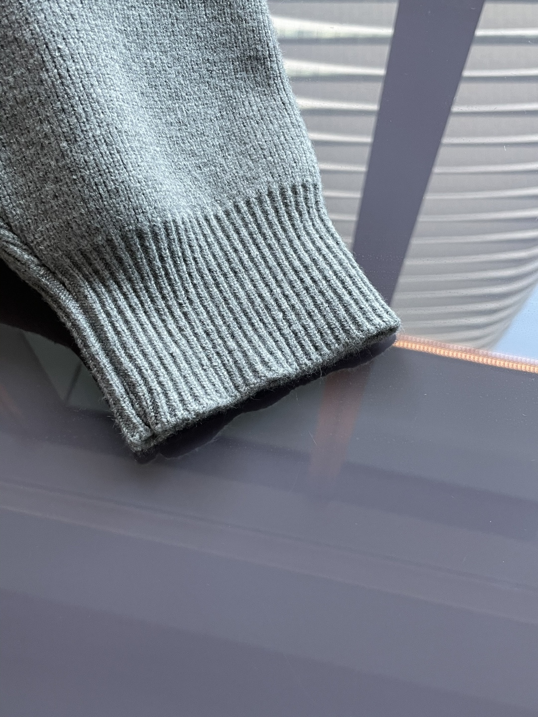 支持年后 TB 新款开衫针织毛衣！经典永不过时！外观简洁干净，秋日可以单穿，深冬最为内搭！定制进口高支数