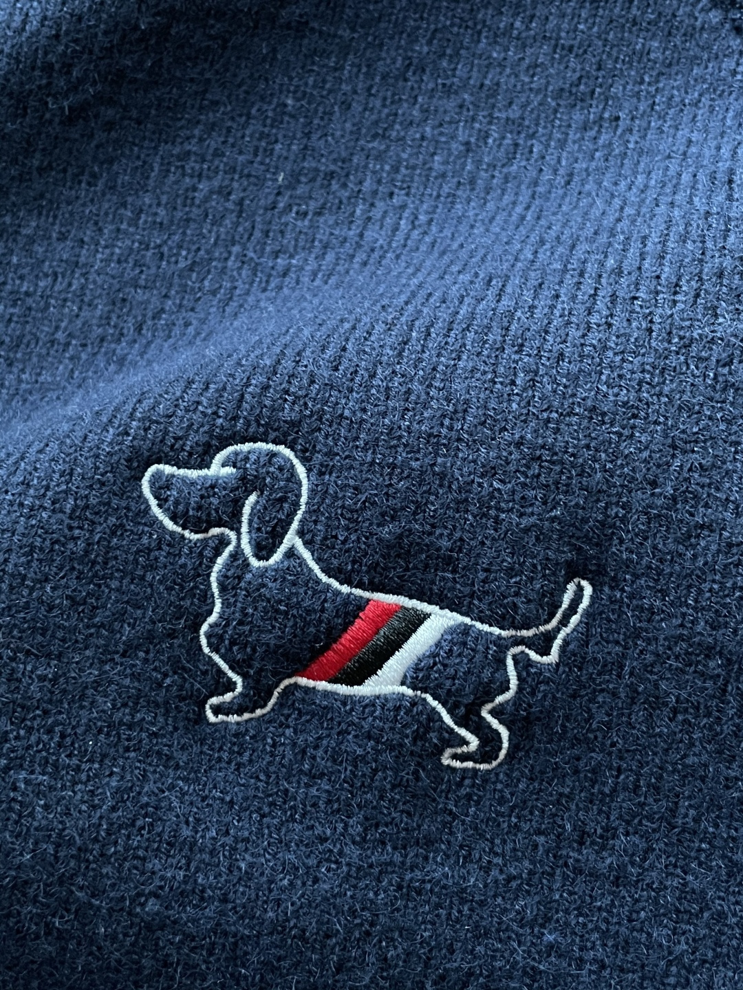 支持年后 TB 新款开衫针织毛衣！经典永不过时！外观简洁干净，秋日可以单穿，深冬最为内搭！定制进口高支数