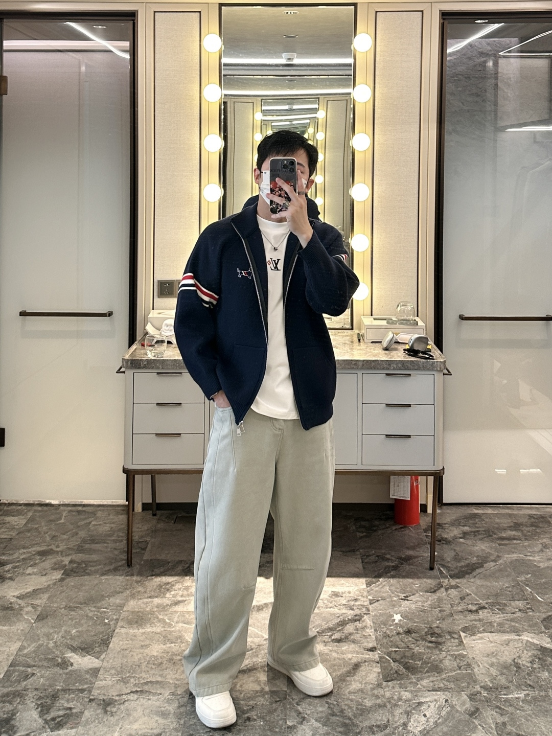 支持年后 TB 新款开衫针织毛衣！经典永不过时！外观简洁干净，秋日可以单穿，深冬最为内搭！定制进口高支数