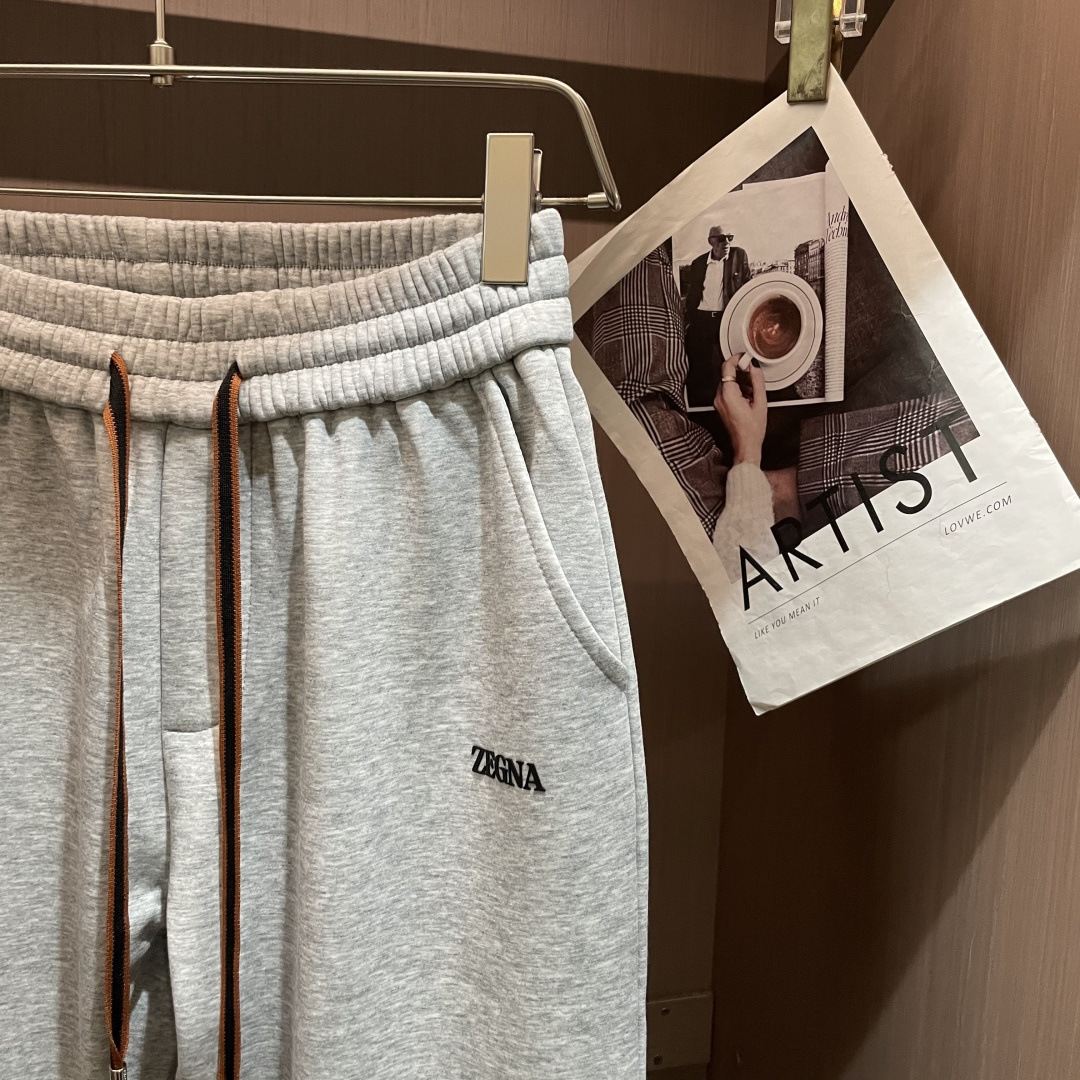 杰尼亚 2025秋冬最新休闲裤 内里加绒，非常保暖！版型超赞，能很好的修复各种腿型，非常个性！柔软排汗，