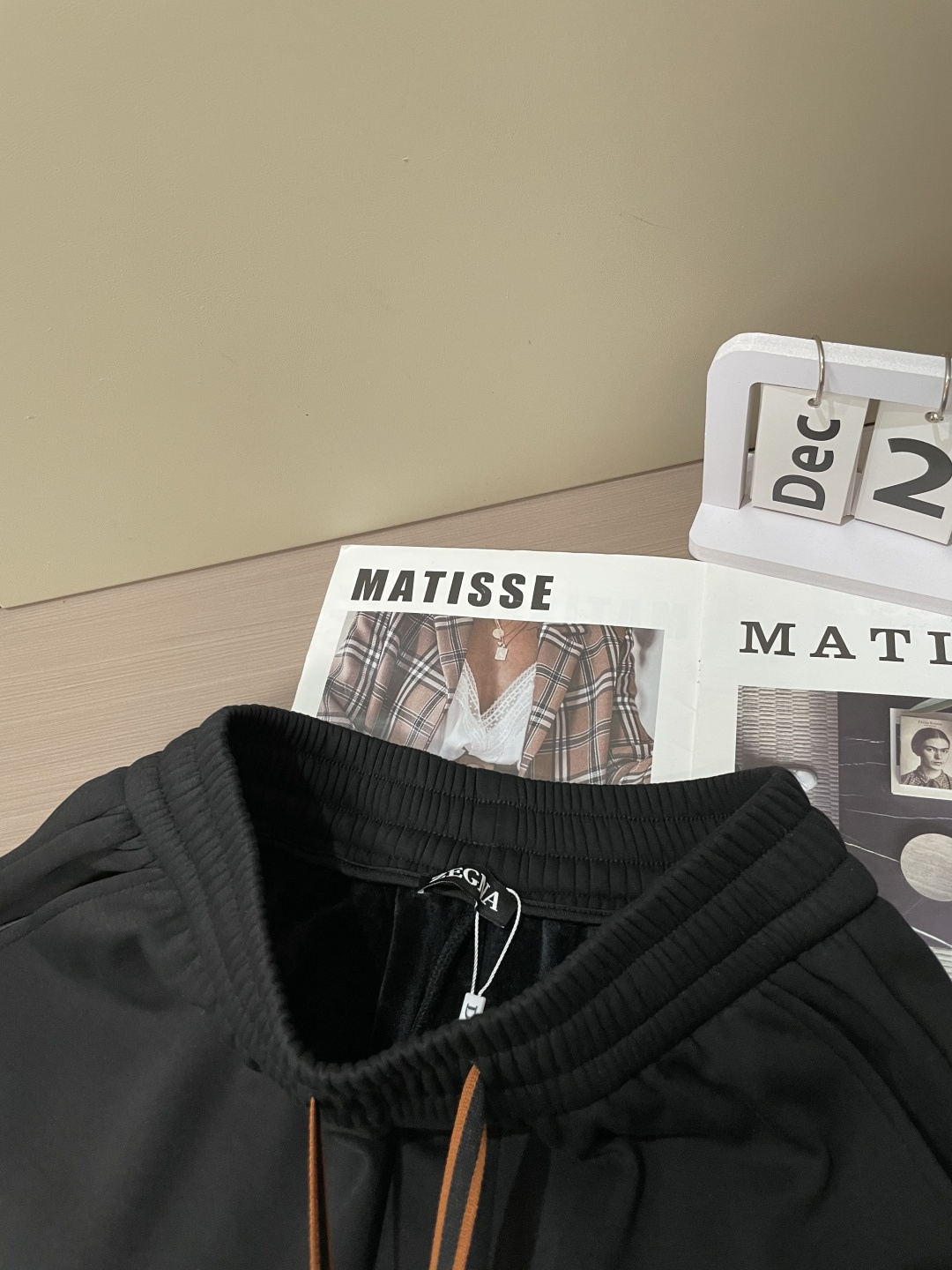 杰尼亚 2025秋冬最新休闲裤 内里加绒，非常保暖！版型超赞，能很好的修复各种腿型，非常个性！柔软排汗，