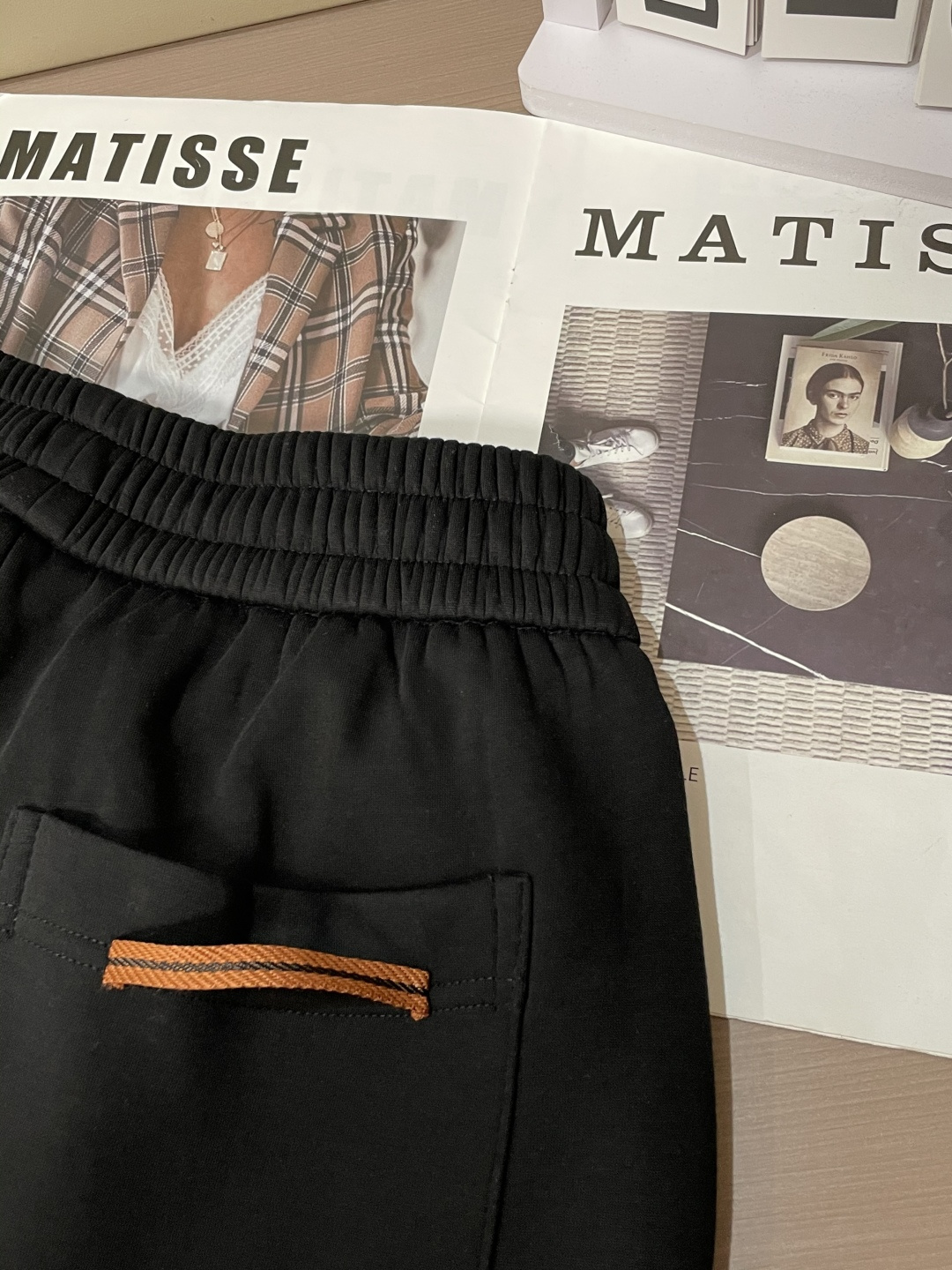 杰尼亚 2025秋冬最新休闲裤 内里加绒，非常保暖！版型超赞，能很好的修复各种腿型，非常个性！柔软排汗，