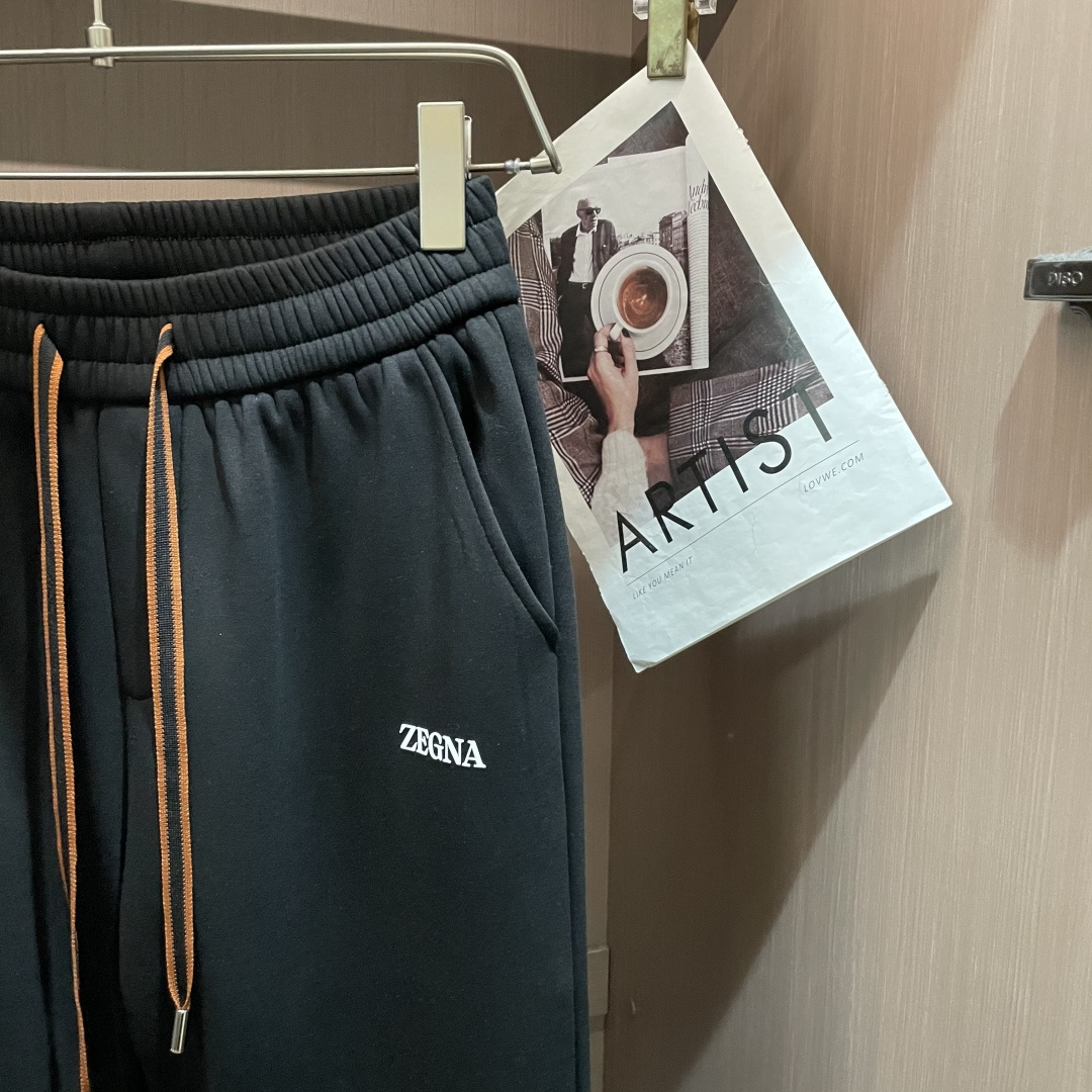 杰尼亚 2025秋冬最新休闲裤 内里加绒，非常保暖！版型超赞，能很好的修复各种腿型，非常个性！柔软排汗，