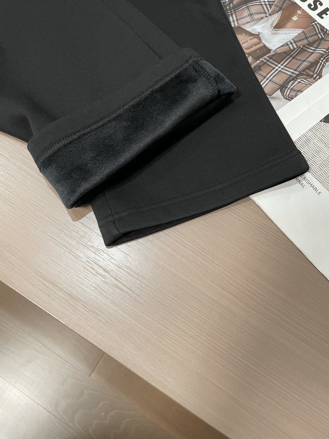 蒙口 2025秋冬最新休闲裤 内里加绒，非常保暖！版型超赞，能很好的修复各种腿型，非常个性！柔软排汗，舒