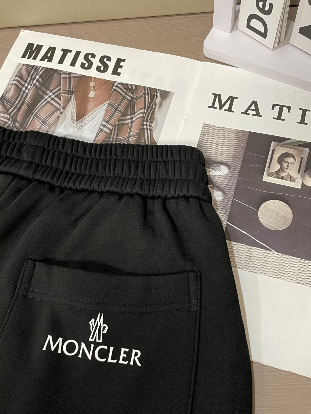 蒙口 2025秋冬最新休闲裤 内里加绒，非常保暖！版型超赞，能很好的修复各种腿型，非常个性！柔软排汗，舒