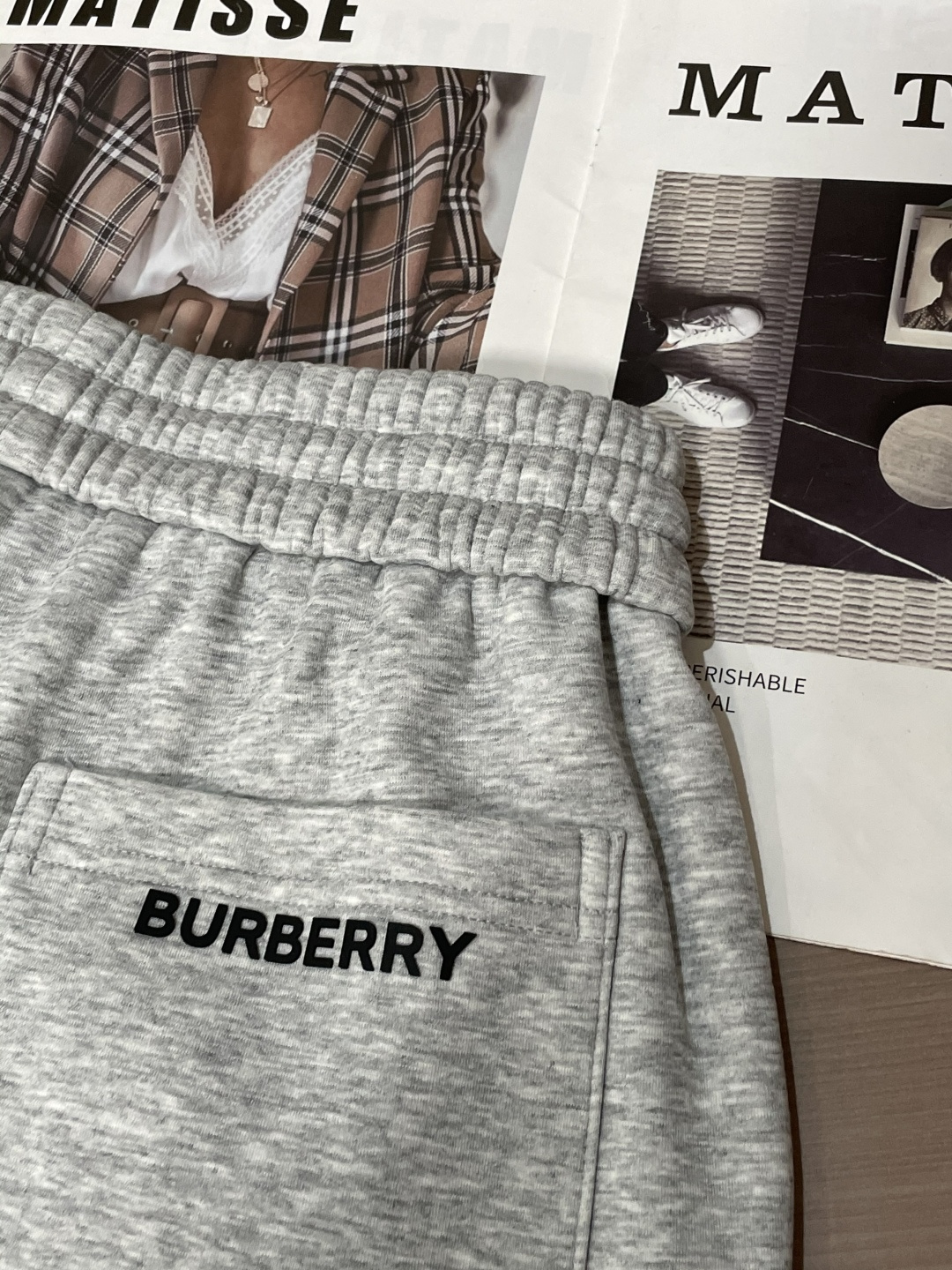 Bur 2025秋冬最新休闲裤 内里加绒，非常保暖！版型超赞，能很好的修复各种腿型，非常个性！柔软排汗，