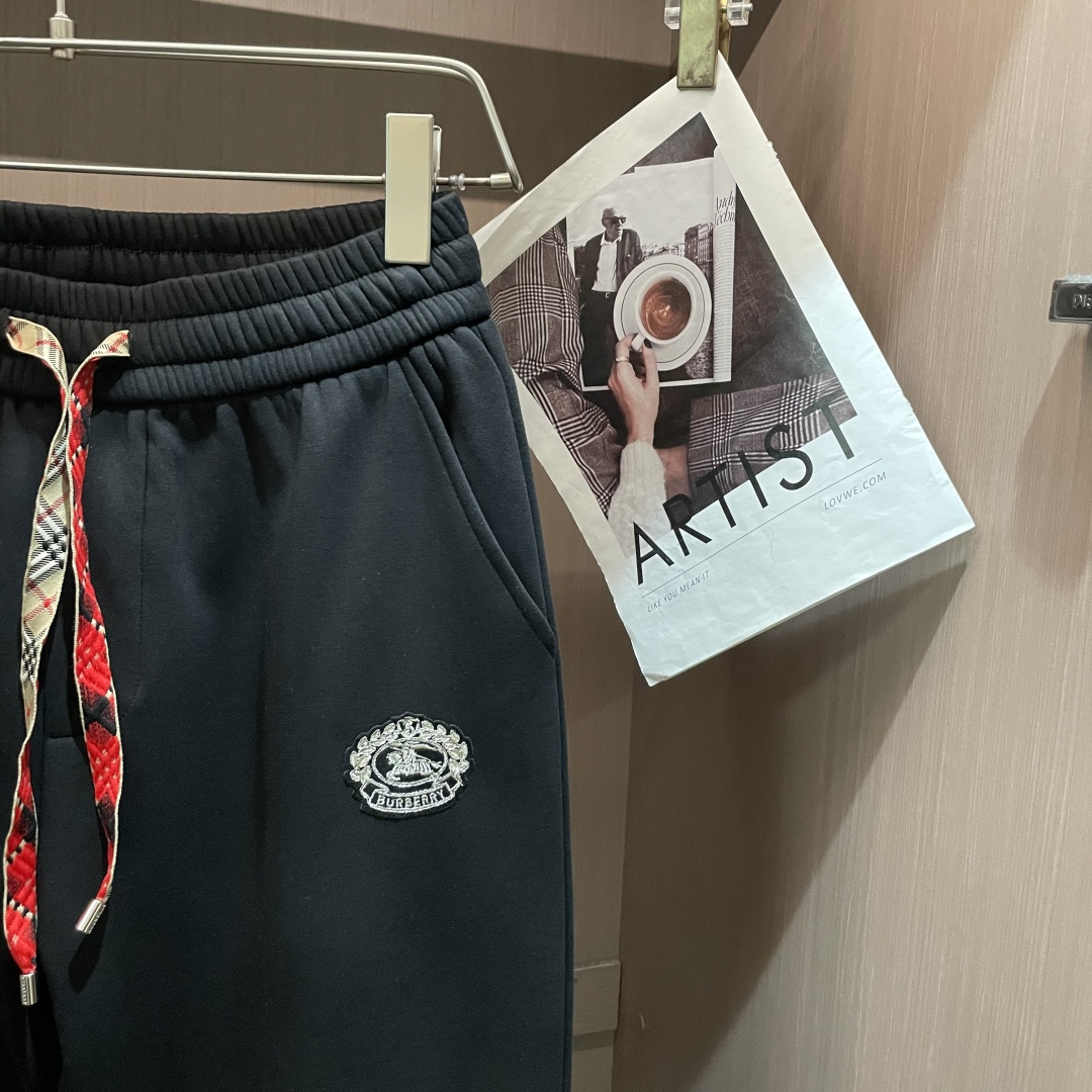 BUR 2025秋冬最新休闲裤 内里加绒，非常保暖！版型超赞，能很好的修复各种腿型，非常个性！柔软排汗，