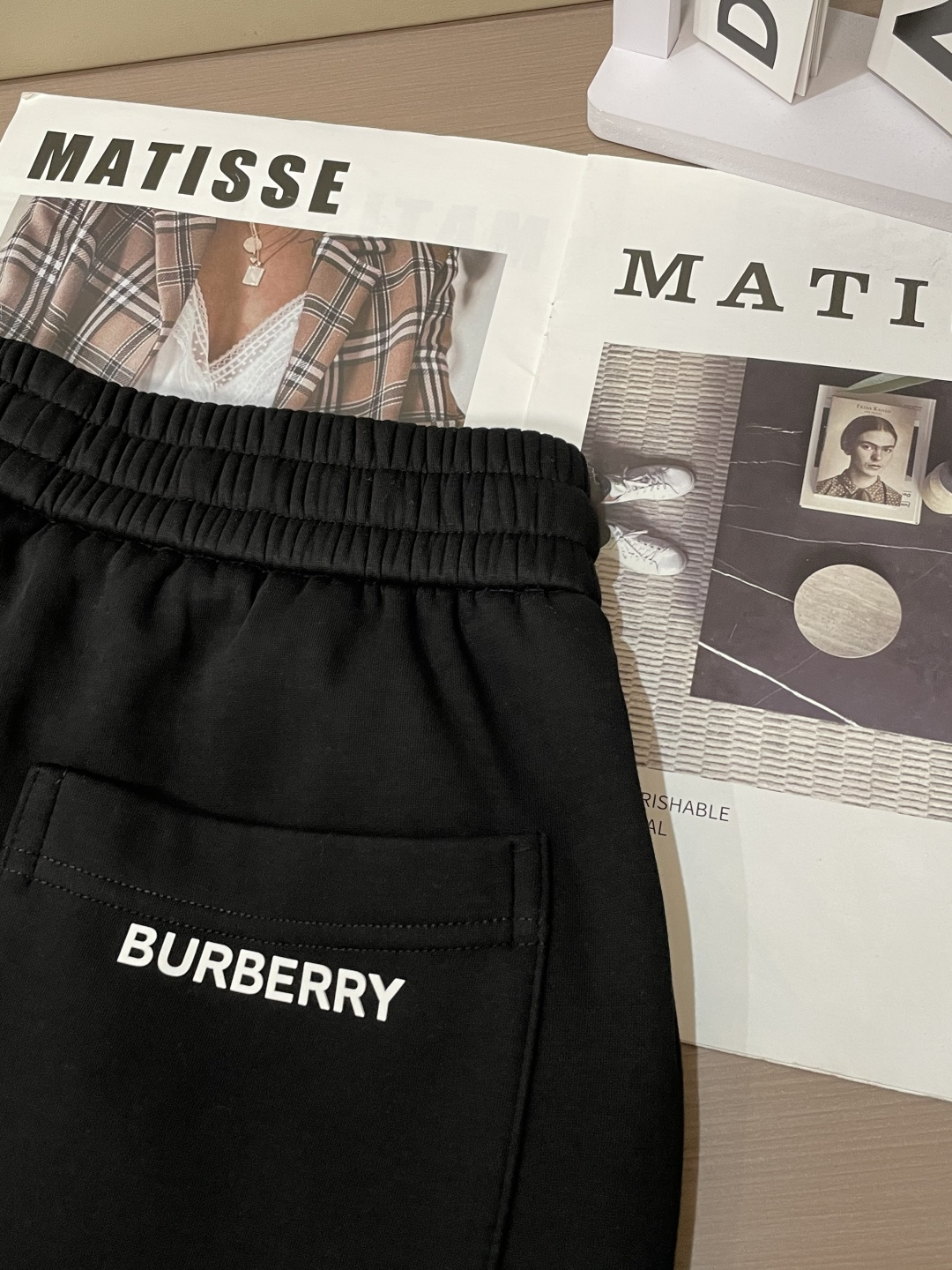 BUR 2025秋冬最新休闲裤 内里加绒，非常保暖！版型超赞，能很好的修复各种腿型，非常个性！柔软排汗，