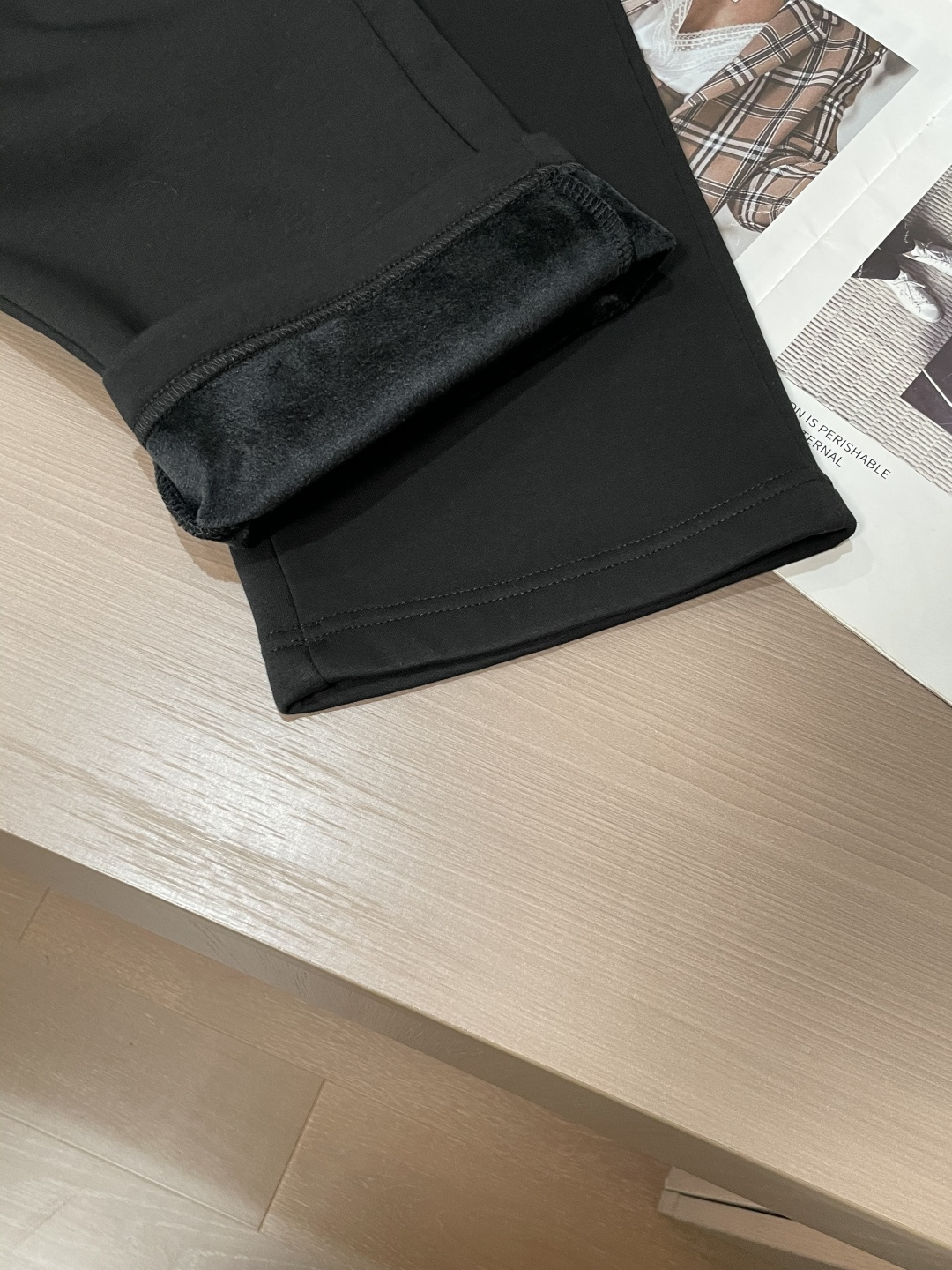 BUR 2025秋冬最新休闲裤 内里加绒，非常保暖！版型超赞，能很好的修复各种腿型，非常个性！柔软排汗，