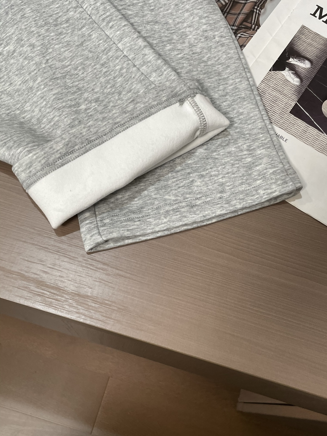 BUR 2025秋冬最新休闲裤 内里加绒，非常保暖！版型超赞，能很好的修复各种腿型，非常个性！柔软排汗，