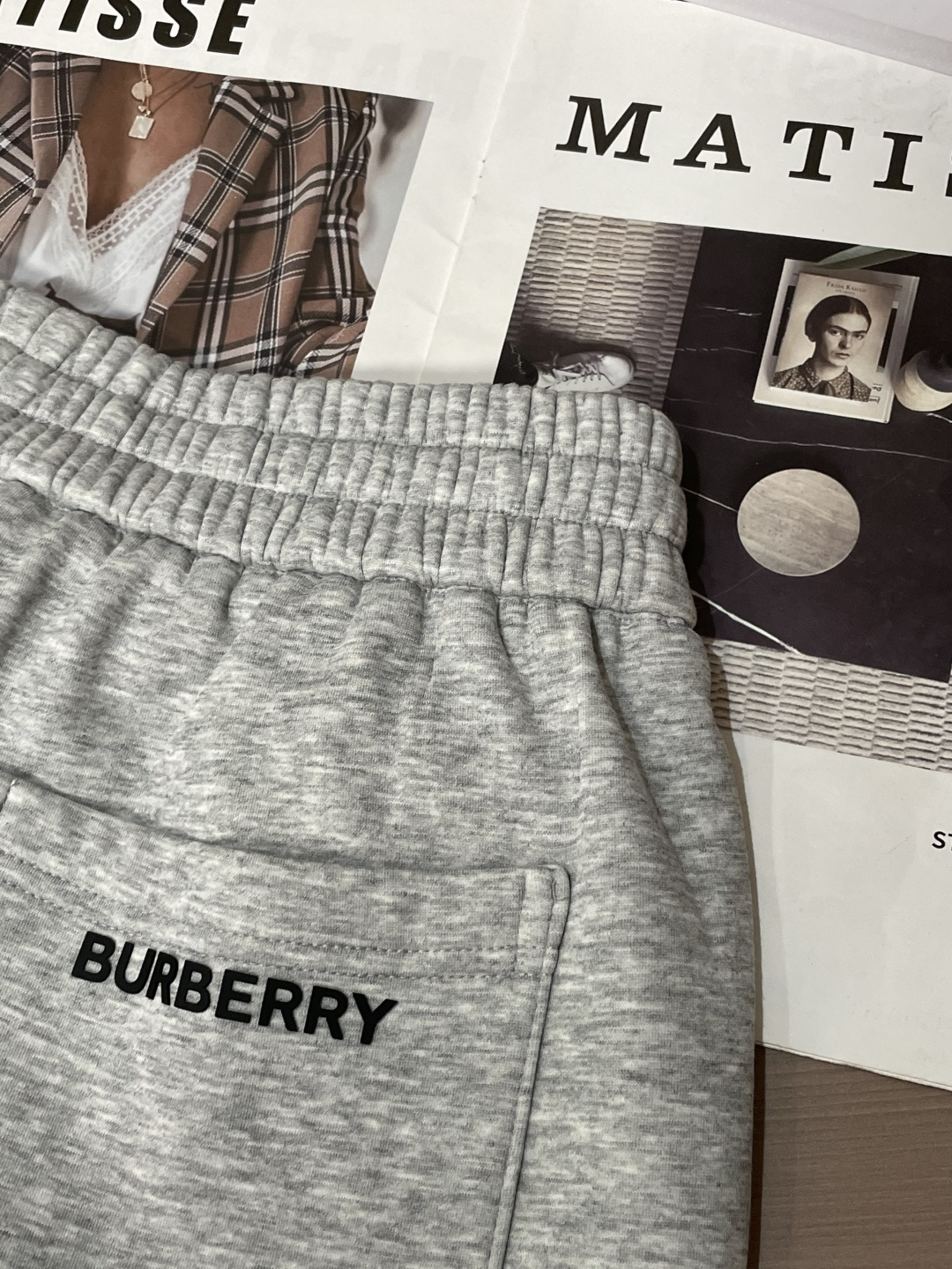 BUR 2025秋冬最新休闲裤 内里加绒，非常保暖！版型超赞，能很好的修复各种腿型，非常个性！柔软排汗，