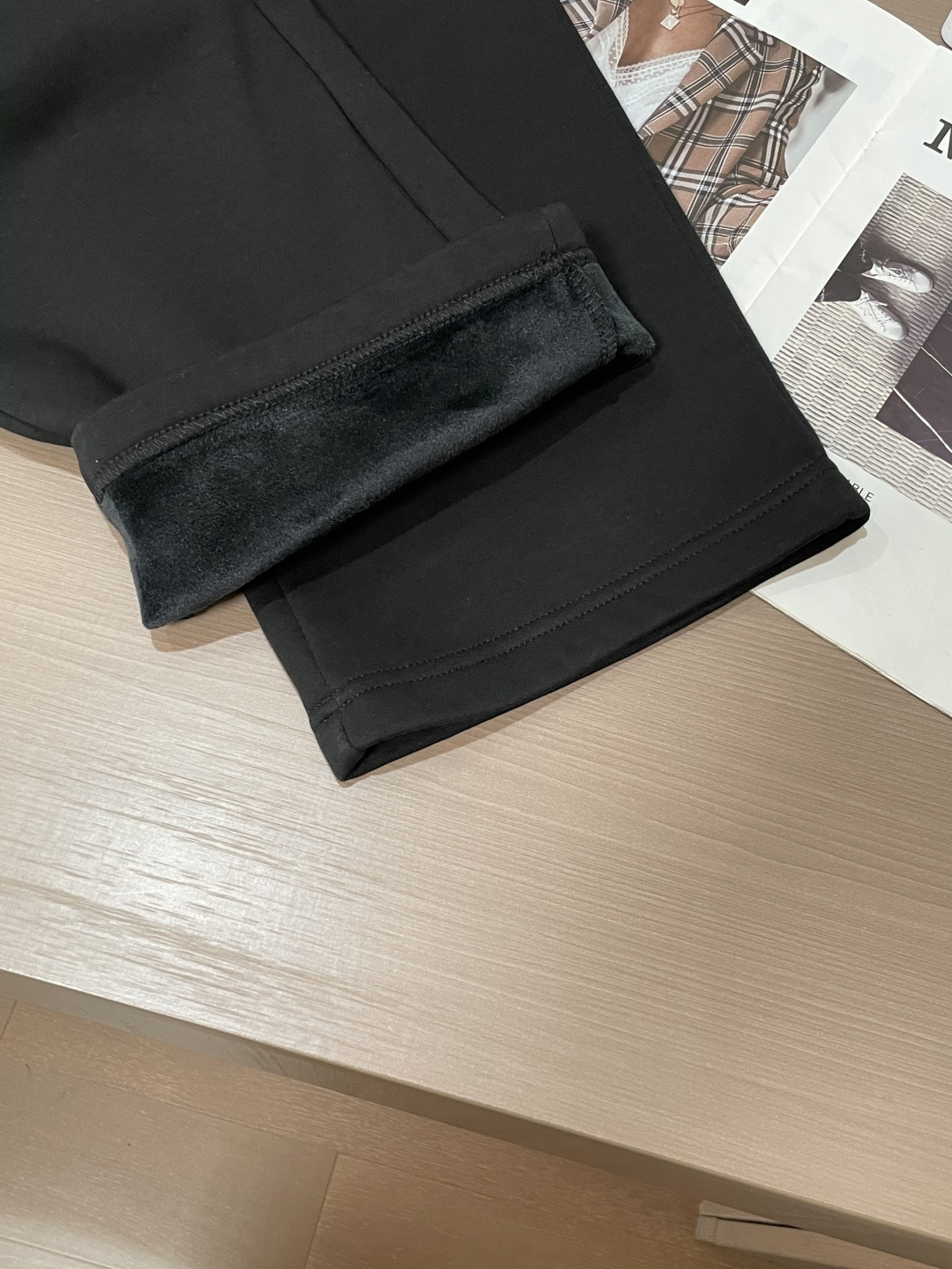 BUR 2025秋冬最新休闲裤 内里加绒，非常保暖！版型超赞，能很好的修复各种腿型，非常个性！柔软排汗，