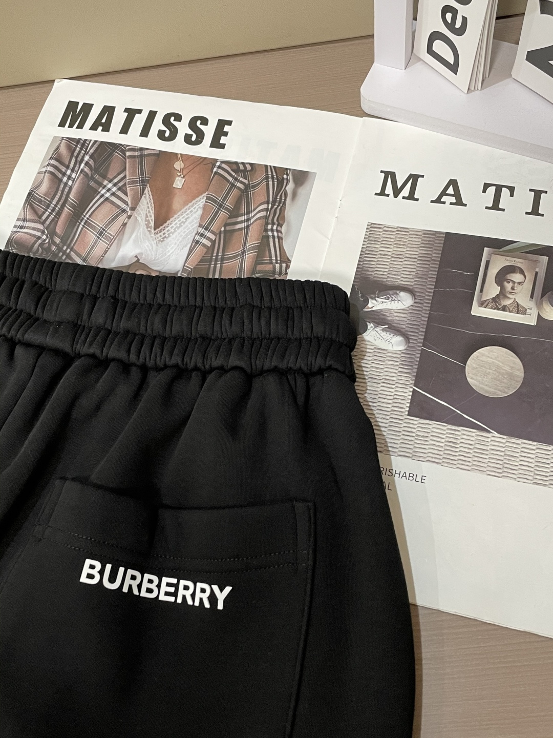 BUR 2025秋冬最新休闲裤 内里加绒，非常保暖！版型超赞，能很好的修复各种腿型，非常个性！柔软排汗，