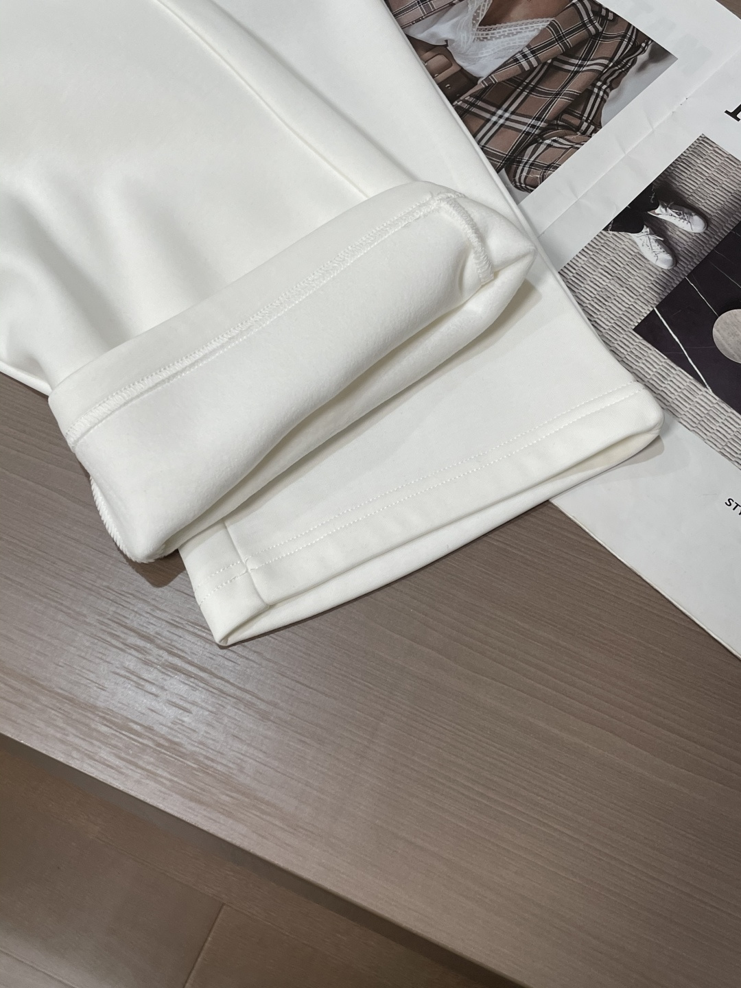 蒙口 2025秋冬最新休闲裤 内里加绒，非常保暖！版型超赞，能很好的修复各种腿型，非常个性！柔软排汗，舒