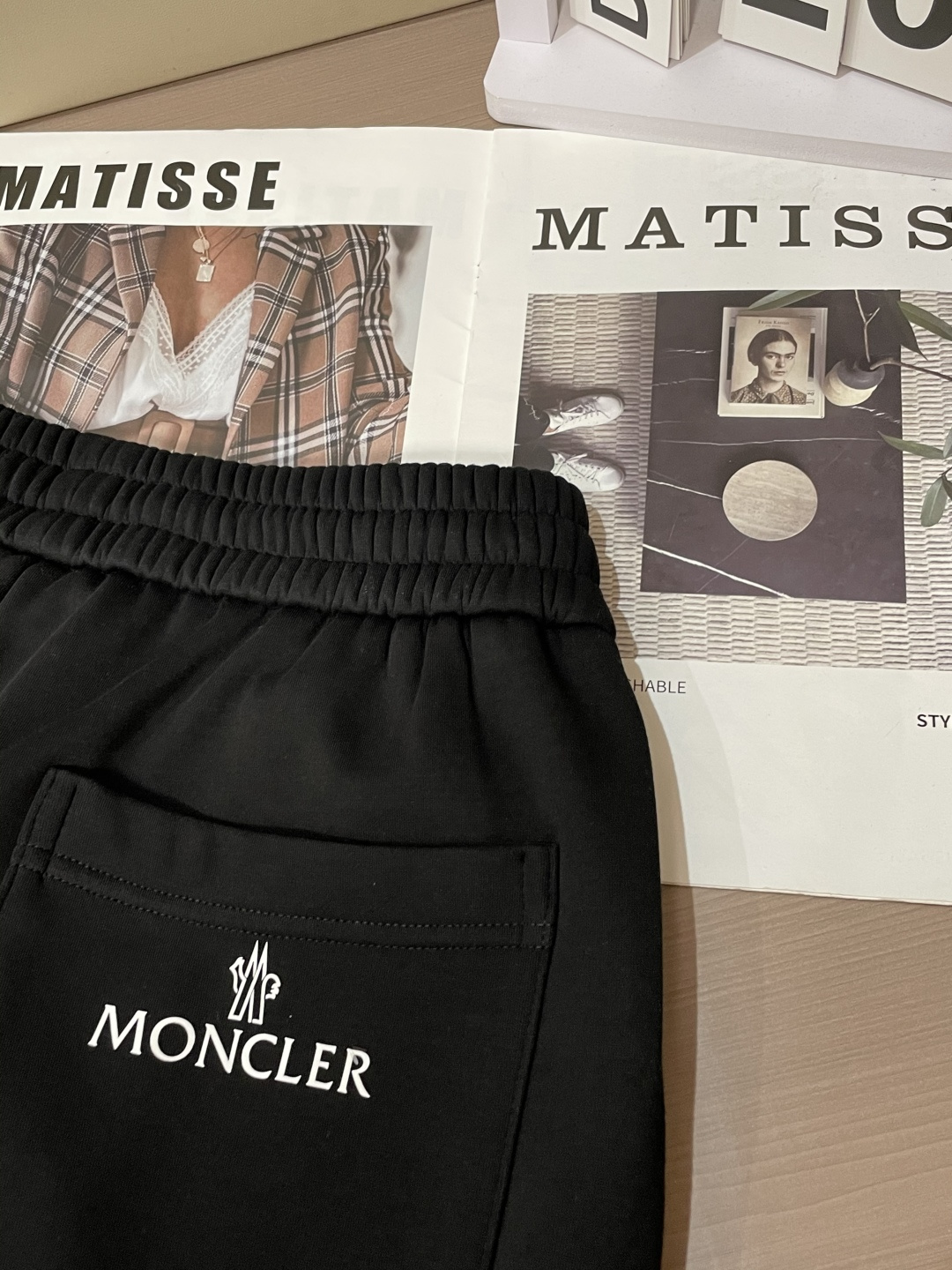 蒙口 2025秋冬最新休闲裤 内里加绒，非常保暖！版型超赞，能很好的修复各种腿型，非常个性！柔软排汗，舒