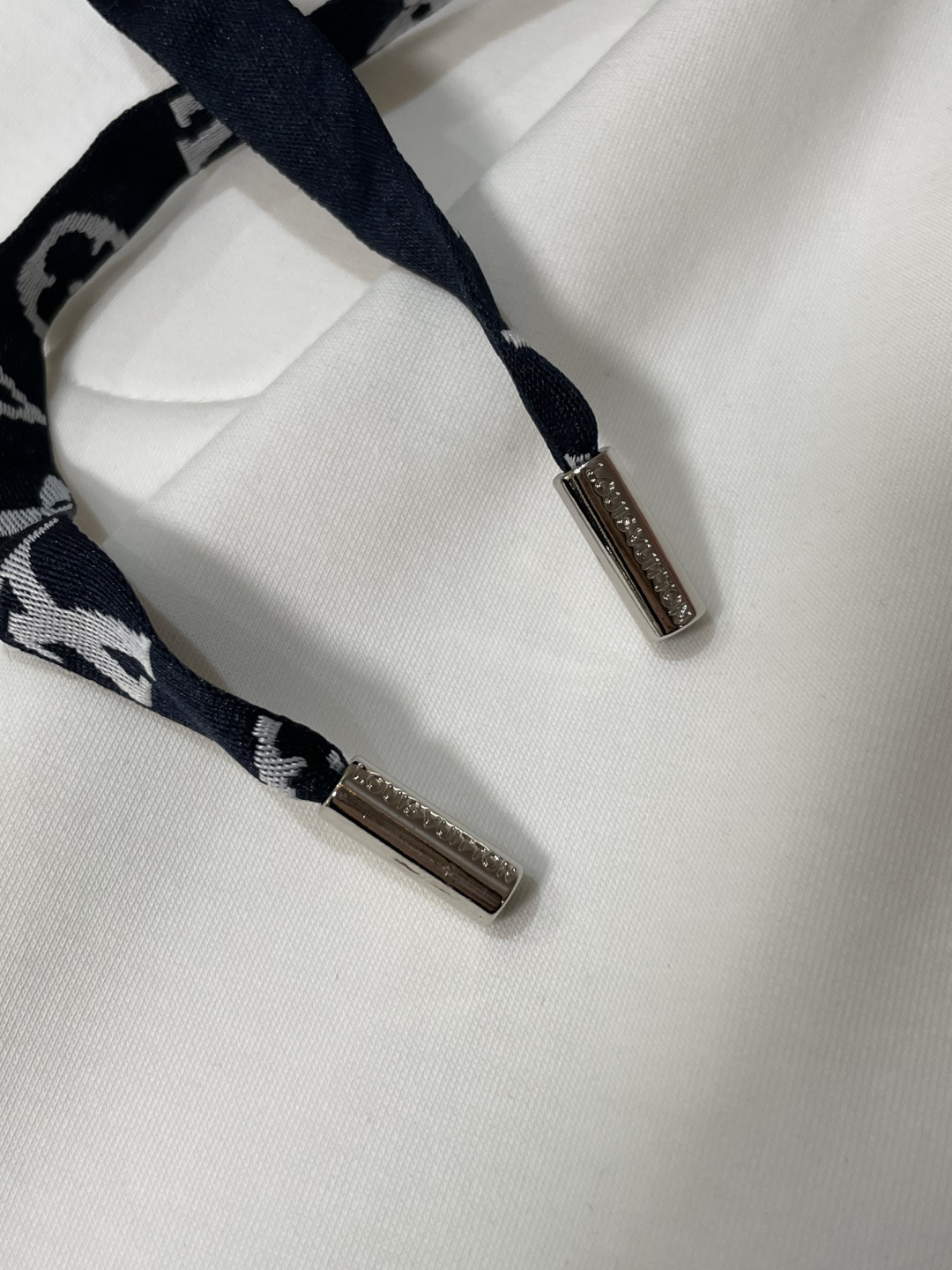 Lv 2025秋冬最新休闲裤 内里加绒，非常保暖！版型超赞，能很好的修复各种腿型，非常个性！柔软排汗，舒